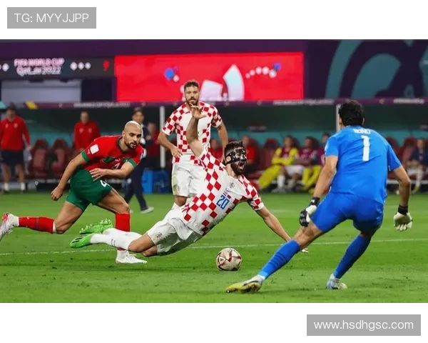 多特球员与教练对漏判点球提出质疑主裁回应拉扯轻微且无效